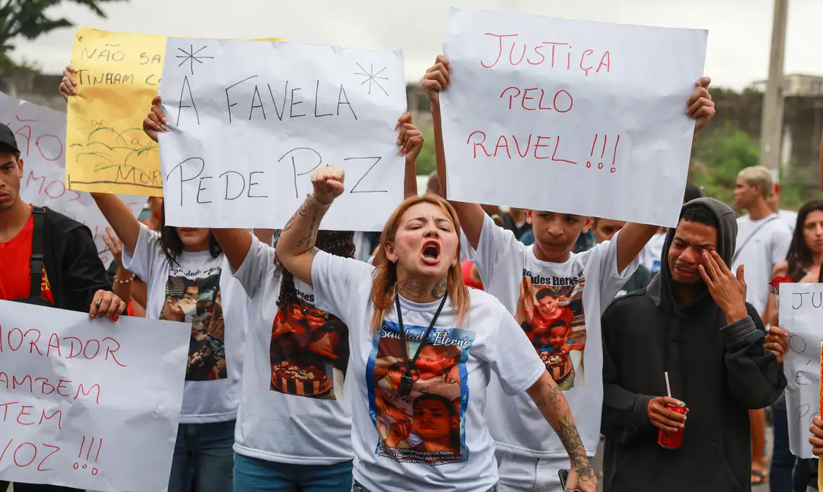 Os resultados mostram que 73% dos moradores dos complexos do Alemão e da Penha, da Maré e da Rocinha não concordam com o atual tipo de operação policial