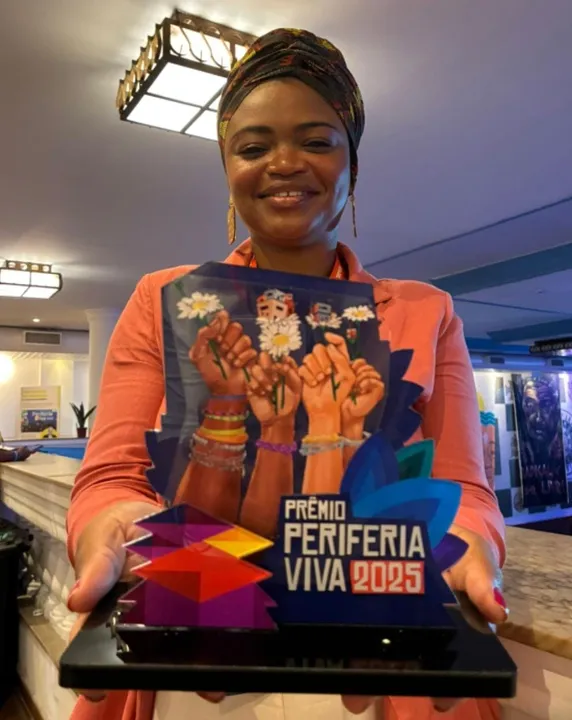 A fundadora e presidente da ONG, Letícia da Hora, recebeu o prêmio em solenidade realizada no último sábado (21), em São Paulo