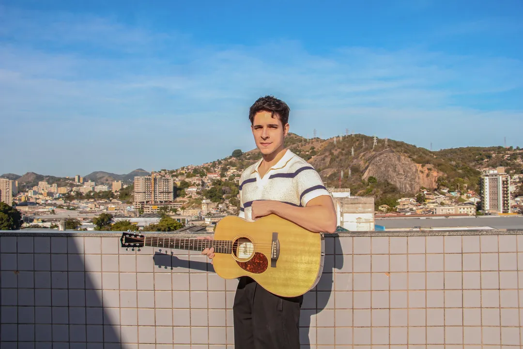 Cantor de São Gonçalo, contou sobre seu começo na música e seus planos para o futuro