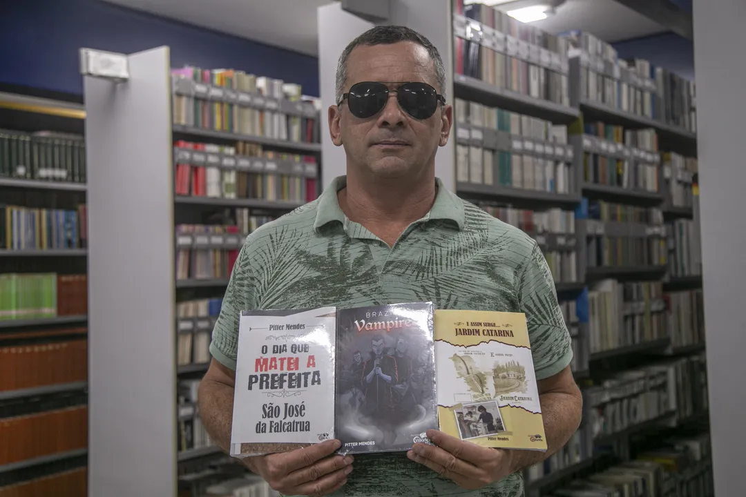 Pitter já foi professor, mas agora se dedica à literatura