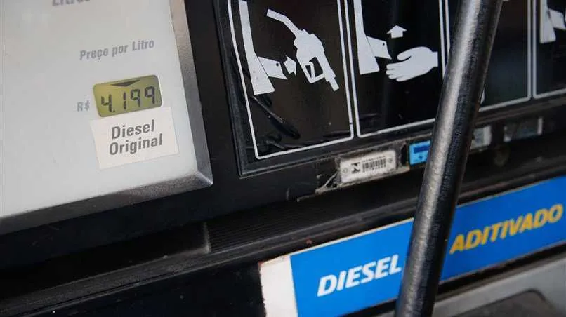 De acordo com o painel de preços de revenda da agência, na semana de 3 a 9 de maio o litro do diesel S10 teve preço médio de revenda de R$ 7,24