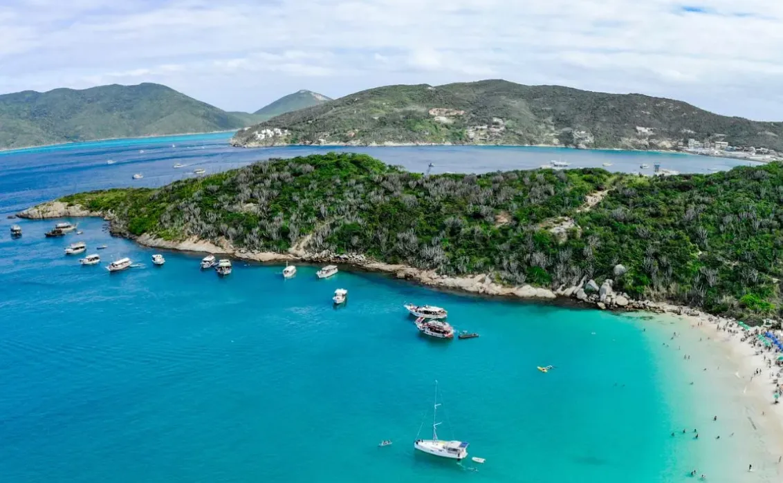 Praia em Arraial do Cabo (imagem ilustrativa)