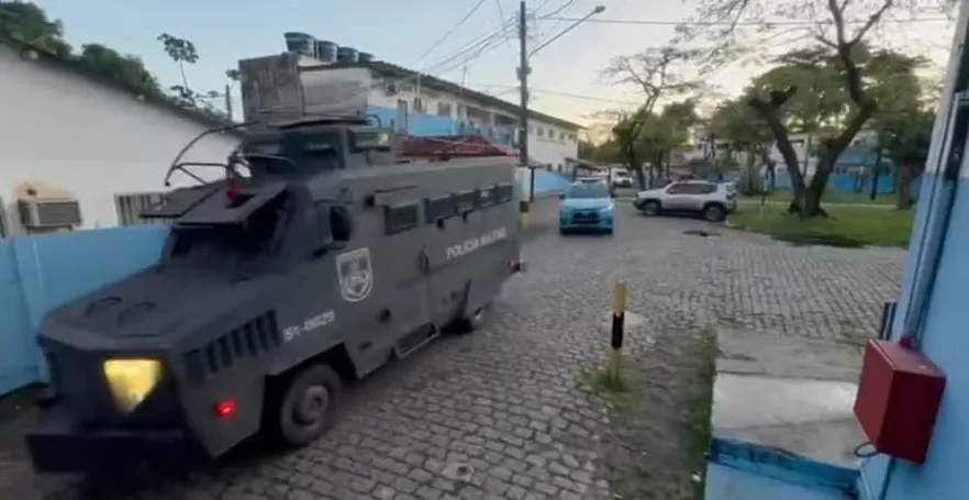 Até o momento, oito criminosos foram capturados na ação e outros dois foram mortos