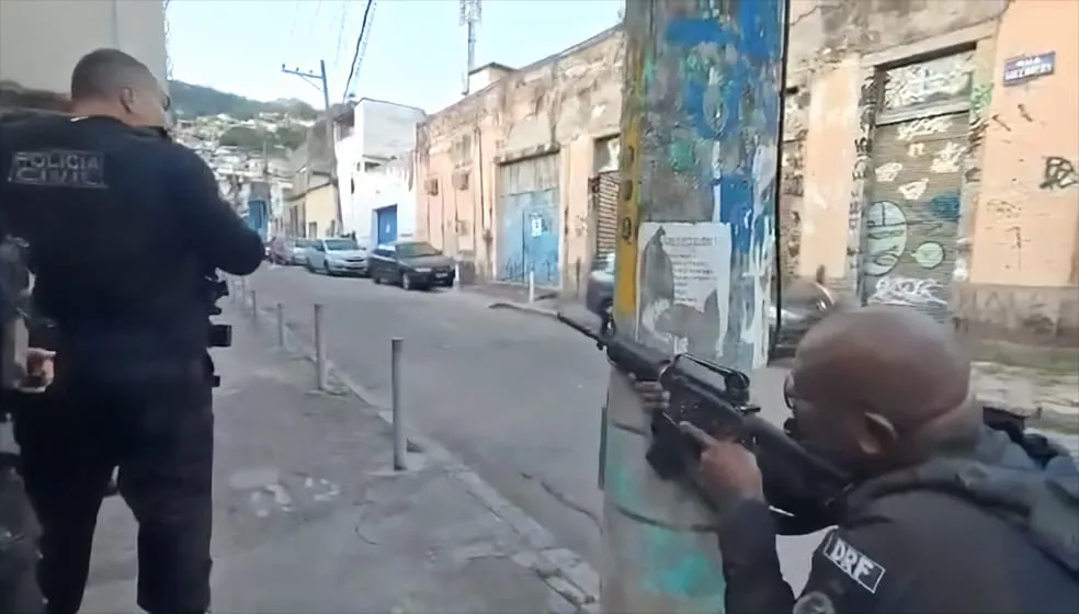 Agentes realizam buscas em endereços ligados à receptação de materiais furtados e revendidos para financiar a estrutura do crime organizado