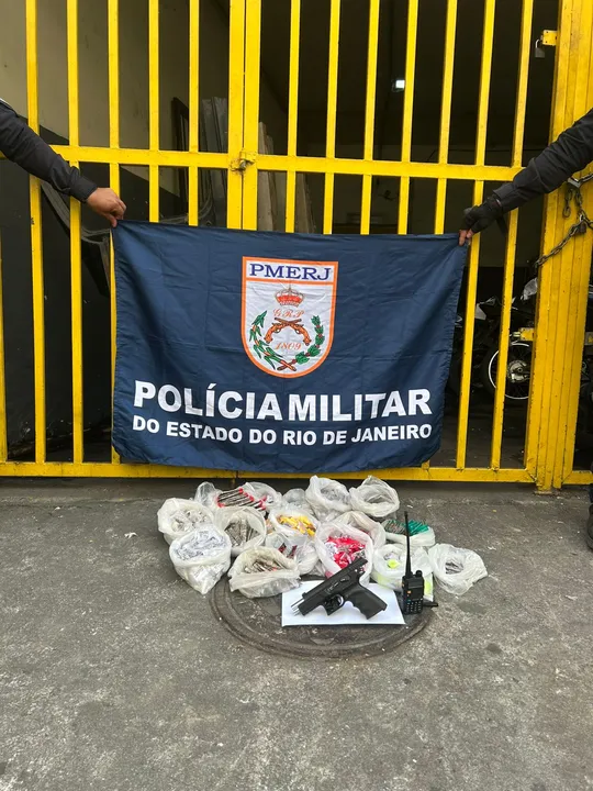 Os suspeitos e todo o material apreendido foram encaminhados para a sede da DCAV