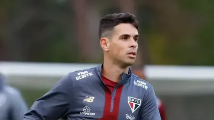 Oscar encerrou a carreira de jogador de futebol neste sábado (04)