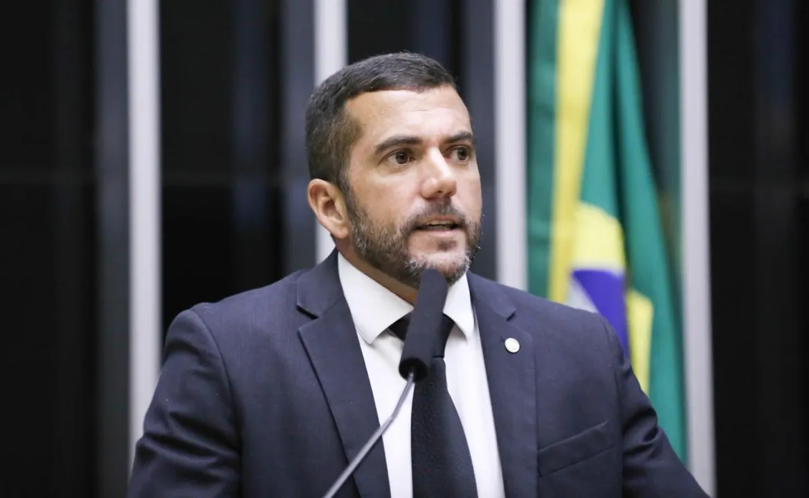O deputado federal representante de Niterói, Carlos Jordy, alegou que a operação é “tirania e ditadura do Judiciário”