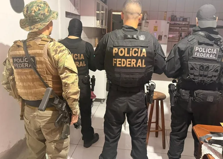 As medidas judiciais foram expedidas pela 2ª Vara Federal Criminal de Campos dos Goytacazes