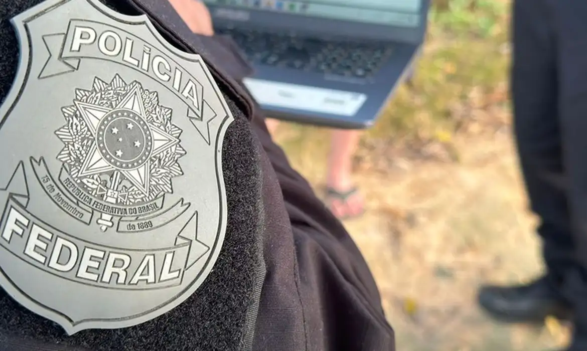 As autoridades têm como alvo um homem que mantinha relações sexuais com mulheres e armazenava fotos e vídeos