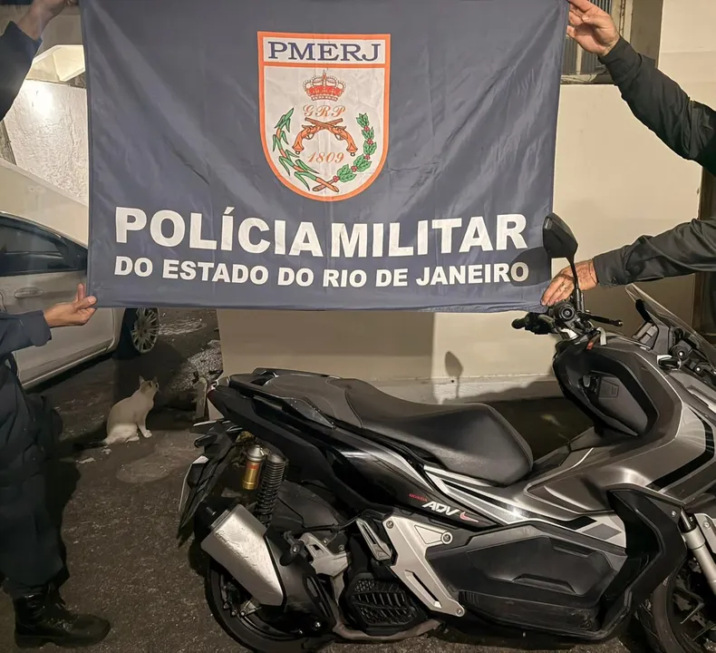 A motocicleta foi apreendida e encaminhada à 79ª DP
