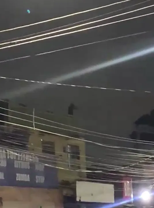 Equipes do 14° BPM (Bangu) encontraram o homem armado no alto do imóvel