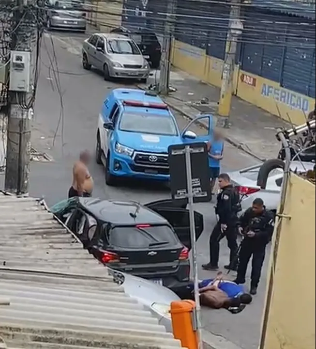 Suspeitos de roubo de veículo e manter motorista refém foram presos