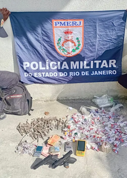 Todo o material apreendido e os dois criminosos foram encaminhados à delegacia da região