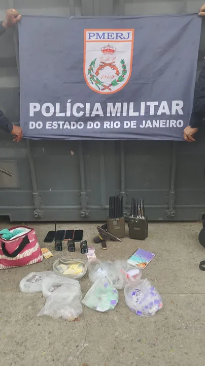 Todo o material apreendido foi levado para a 73ª DP (Neves), onde ficará à disposição da Justiça