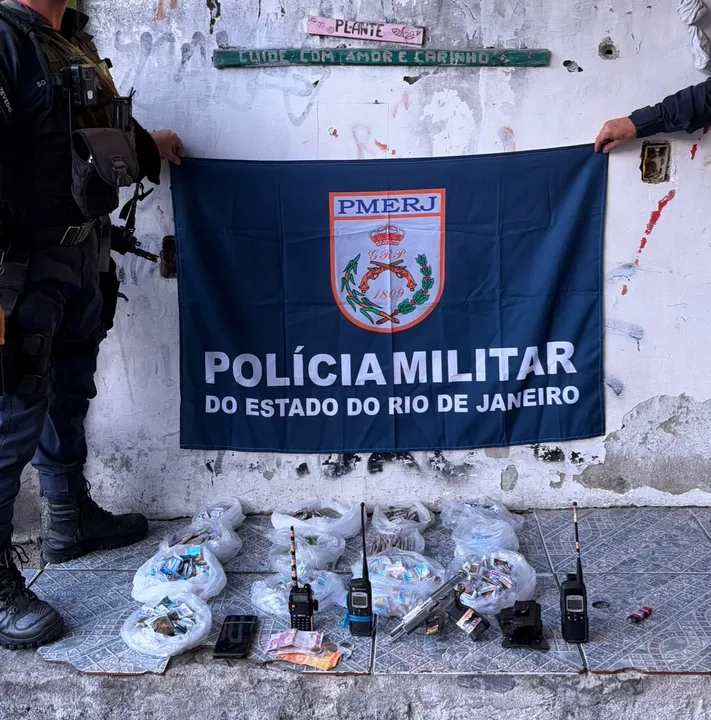 Material apreendido com os suspeitos durante ação dos policiais militares