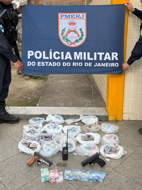Material apreendido pela PM na manhã desta quinta (23), na comunidade da Vila Ipiranga