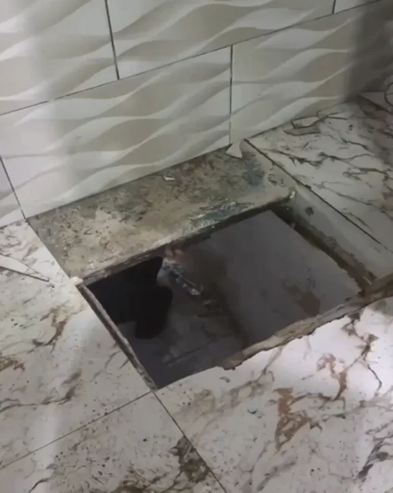 O local tinha uma passagem escondida no piso de um imóvel