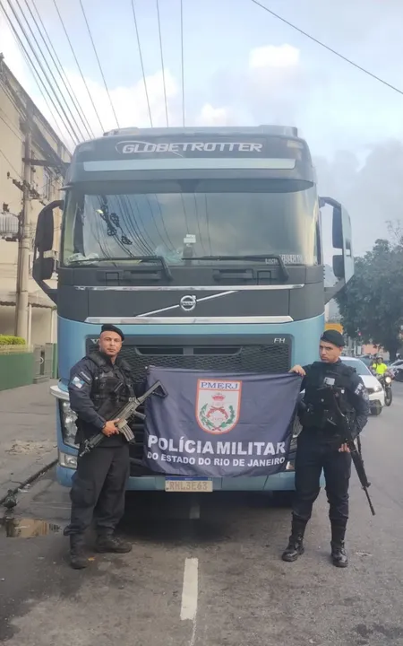 A carga foi recuperada sem danos e o motorista da carreta foi resgatado em segurança