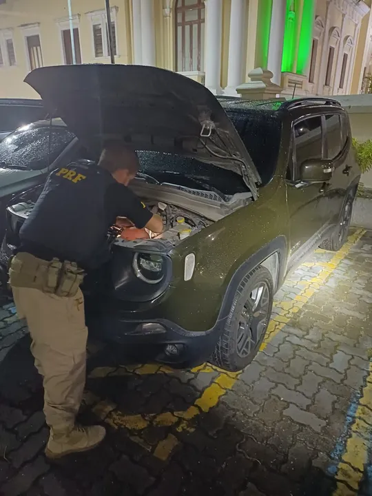 O motorista foi detido, suspeito do crime de receptação