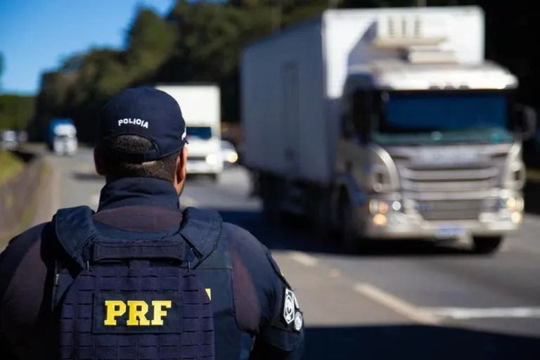 A Polícia Rodoviária Federal (PRF) registrou 79 sinistros de trânsito nas rodovias federais do Rio de Janeiro