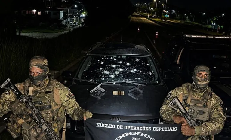 Na ação, foram apreendidas duas pistolas e munições