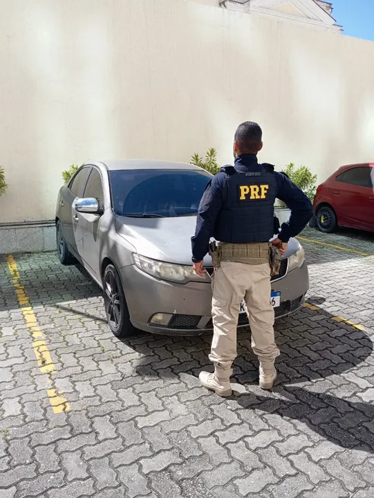 O condutor utilizava a placa clonada de um similar com as mesmas características