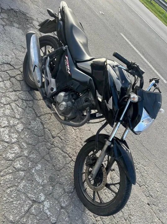 Motocicleta apreendida pela Polícia Rodoviária Federal em São Gonçalo
