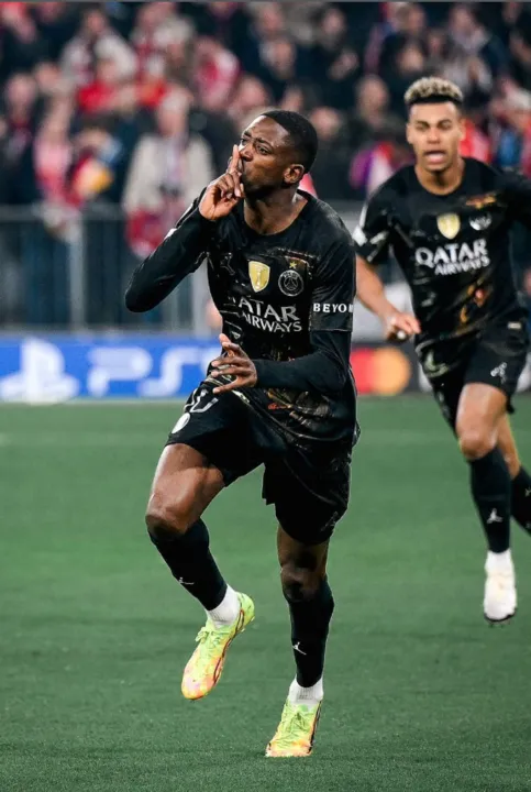 Atual Bola de Ouro, Dembélé marcou logo no início da partida e ajudou seu time a chegar na segunda final seguida da Champions League
