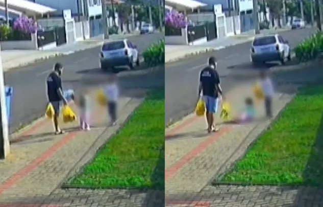 Em um dado momento, ele para e dá um chute na filha, que cai no chão