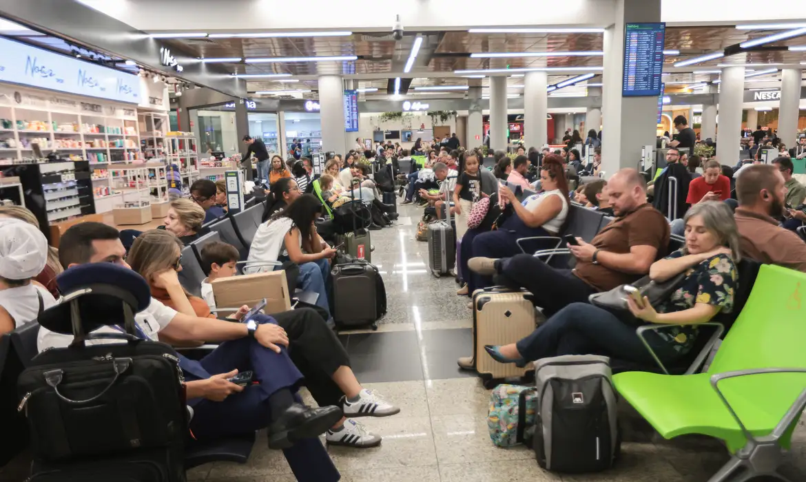 Todos os voos nos aeroportos do estado foram suspensos