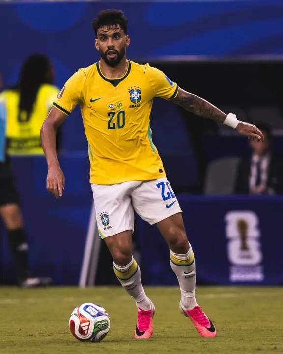 Meio-campista, Lucas Paquetá reage ao meme