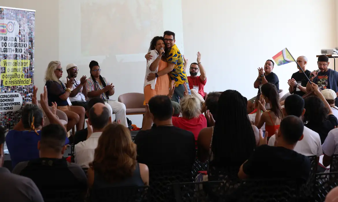 Organizar o evento, que mistura festa e luta por direitos, envolve desafios que vão além de apenas colocar trios elétricos na pista