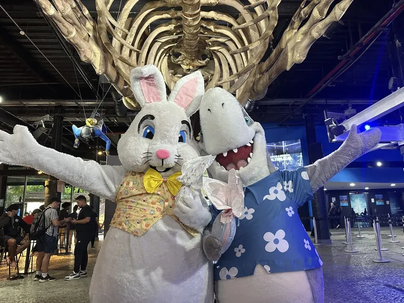 A agenda inclui oficinas temáticas, meet & greet com o Coelho da Páscoa e a participação do mascote Zé Tubarino