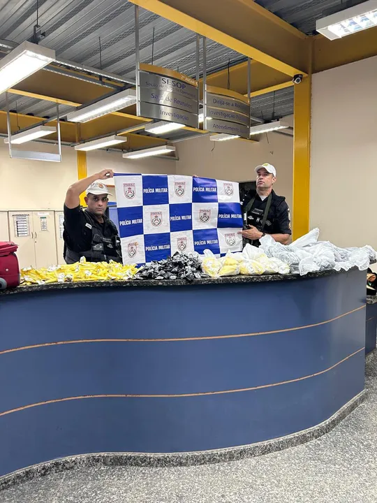 Ao todo, foram apreendidos 2.198 pinos de cocaína