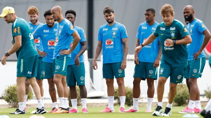 Brasil volta aos treinos visando jogo com o Japão