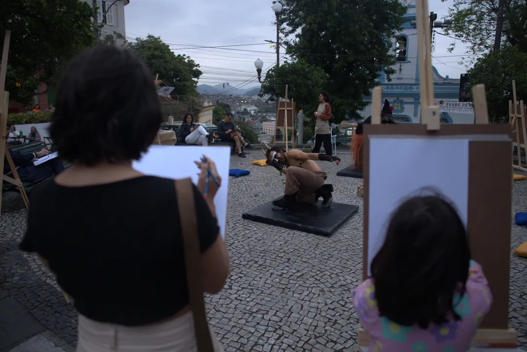 “A Estátua que pediu para ser pintada”