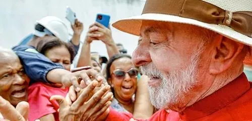 A pesquisa aponta índice positivo de aprovação do governo e reeleição de Lula no primeiro turno das eleições de 2026