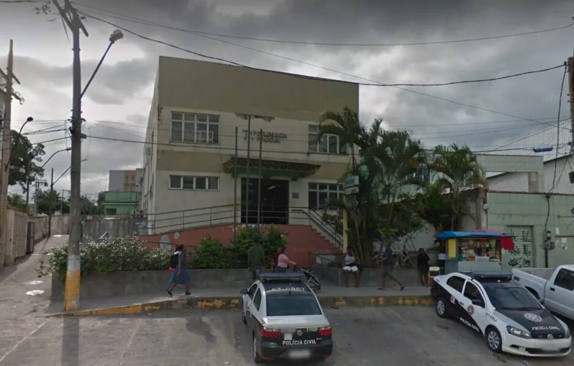 Foram apreendidos computadores e celulares durante a ação