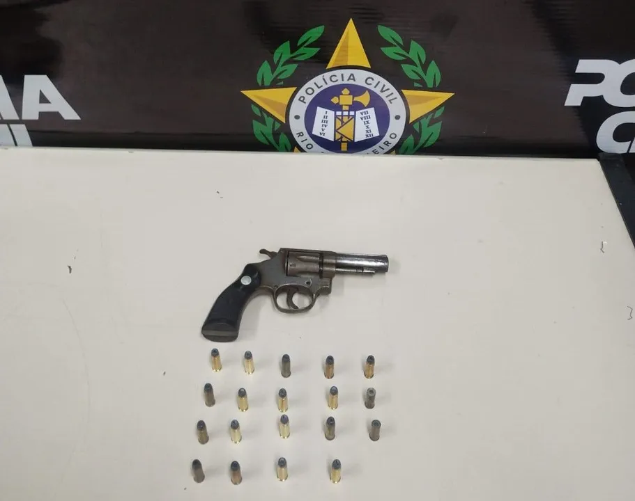 Arma apreendida com o homem
