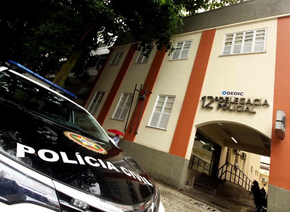 Os estelionatários foram capturados em uma mansão em condomínio de altíssimo luxo na Barra da Tijuca