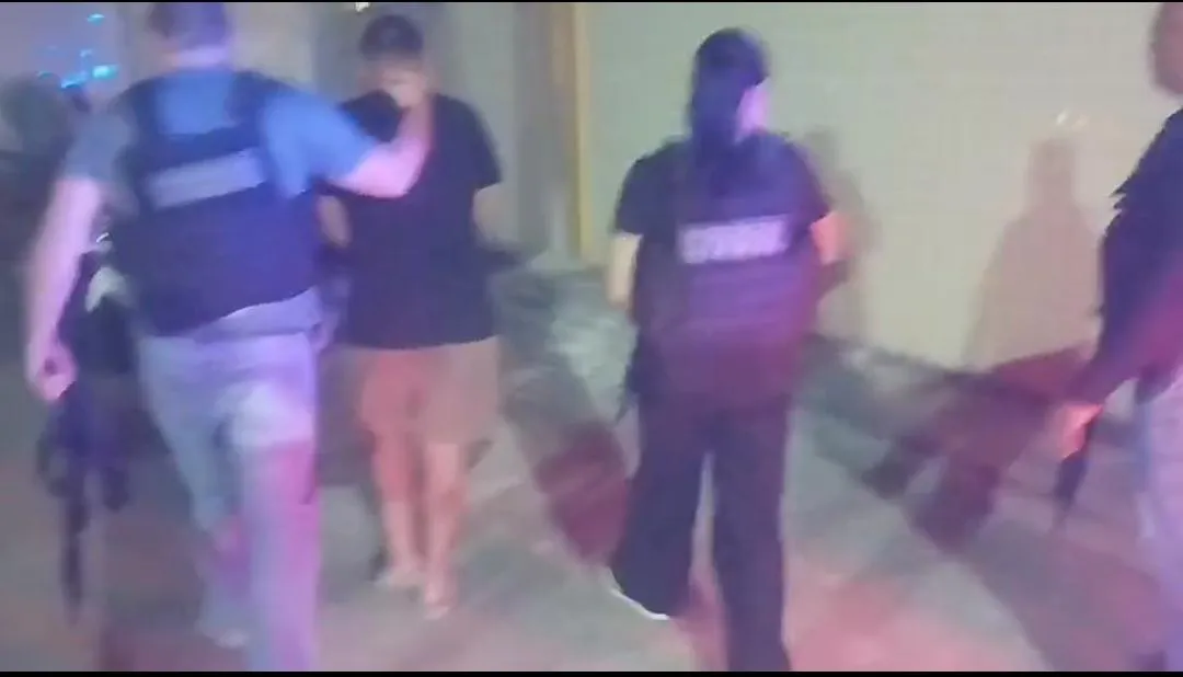 O suspeito foi conduzido à 78ª DP (Fonseca), onde foi autuado em flagrante pelo crime de estelionato.