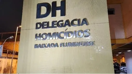 A prisão foi realizada pelos policiais da Delegacia de Homicídios da Baixada Fluminense (DHBF)