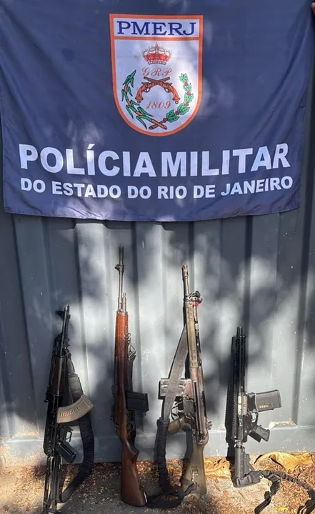 PM retirou quatro fuzis das mãos dos criminosos que atuam na região