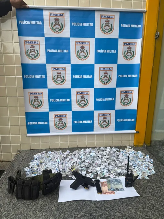 Todos foram levados para a 78ª DP (Fonseca), onde foram ouvidos e liberados