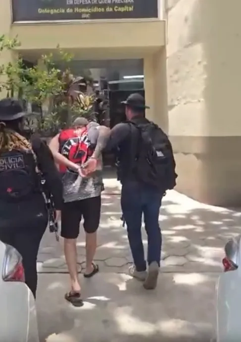 De acordo com a Polícia Civil, a prisão foi resultado de um trabalho de inteligência que permitiu identificar o paradeiro do criminoso.