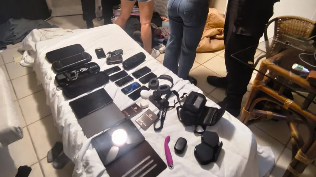 Os policiais recuperaram 15 equipamentos eletrônicos, avaliados em mais de R$50 mil