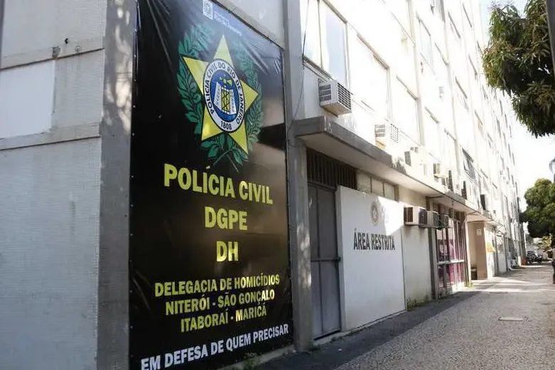 De acordo com a Polícia Civil, o investigado, que manteve um relacionamento com a vítima por cerca de dois anos, ainda não compareceu para prestar esclarecimentos