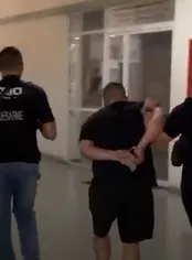 Contra ele foi cumprido um mandado de prisão condenatória, com pena superior a 17 anos de reclusão