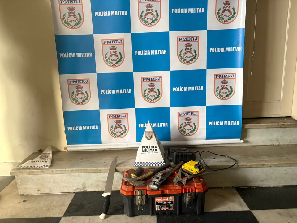 A equipe conseguiu recuperar a caixa de ferramentas