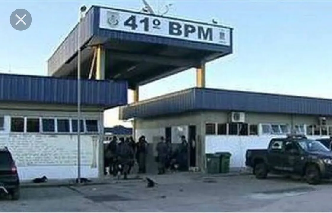 O agente Marcelo de Lima Baltar foi atingido no pescoço